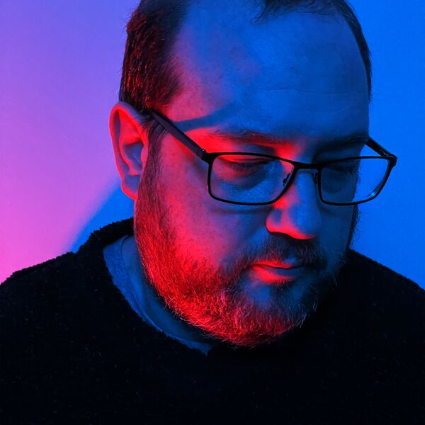 File:Dan red blue light.jpg
